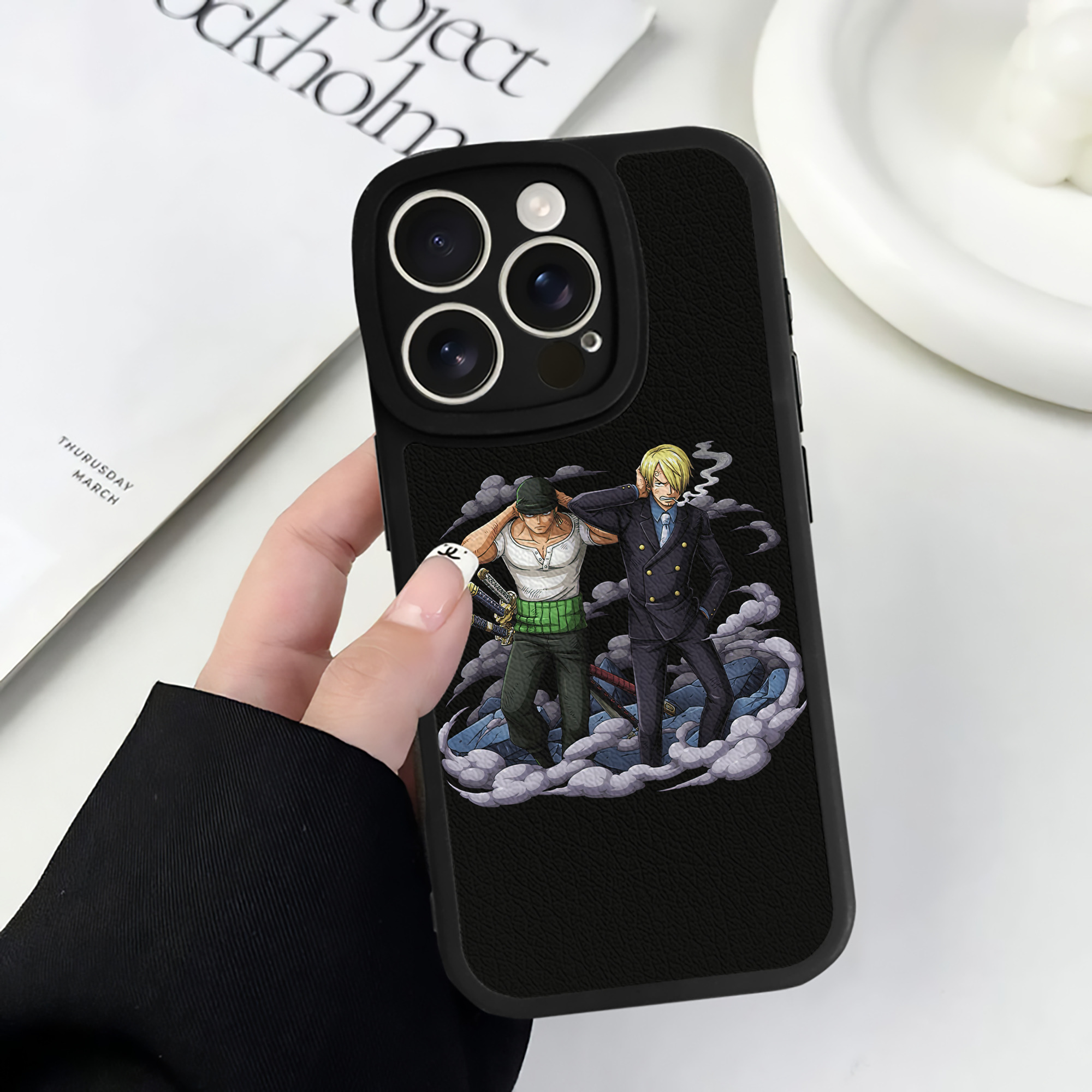 （画像用） ワンピース サンジ ONE PIECE Sanji 【iPhone 16シリーズ対応】シリコンスマホケース（レザー調） 材質：シリコン